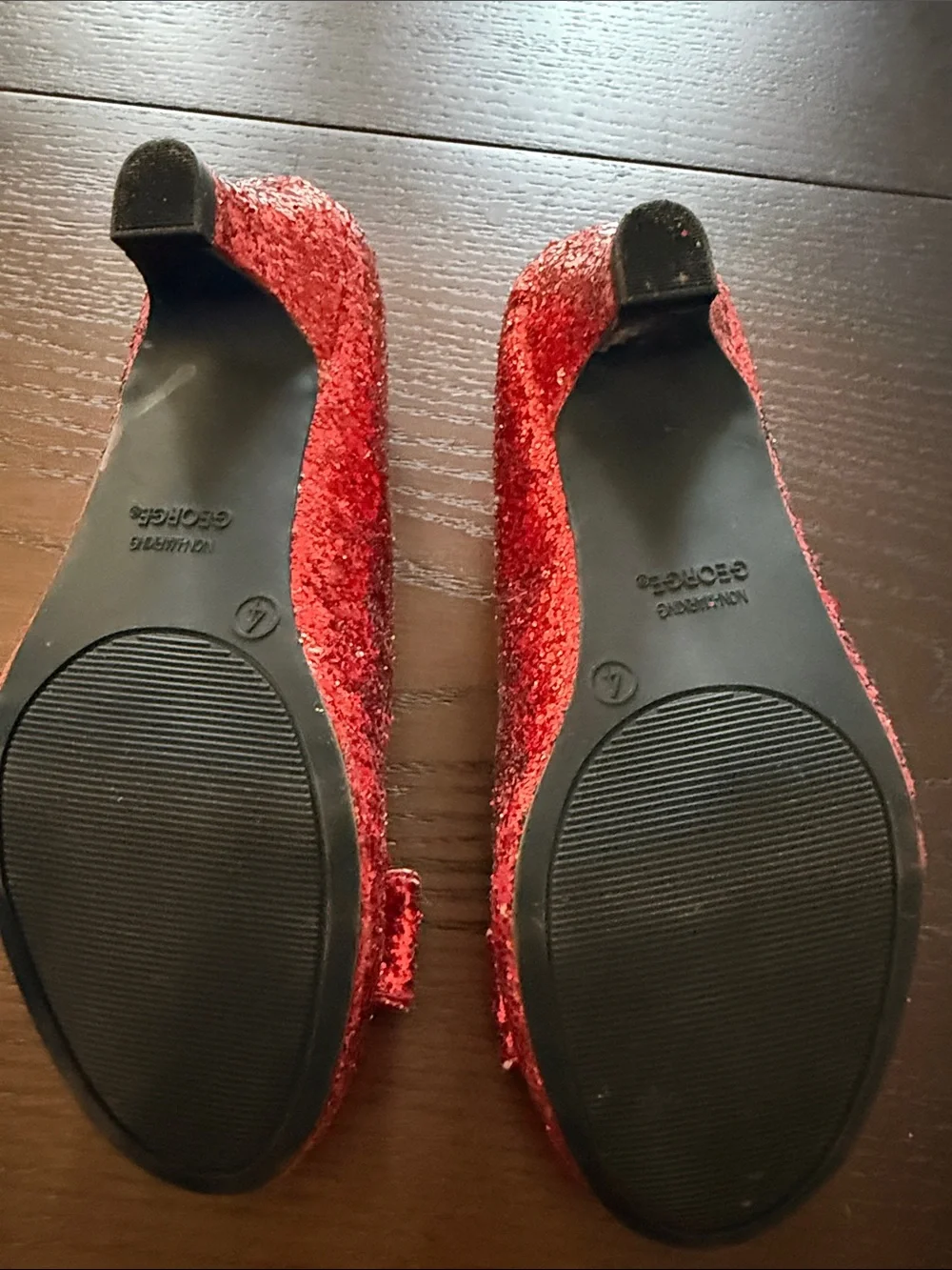 Red Glitter Bow kitten heels girls size 4 - perfect for Wicked & Wizard of Oz